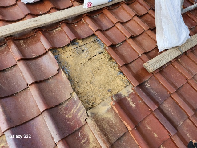 経年劣化している瓦屋根は台風被害に遭いやすい