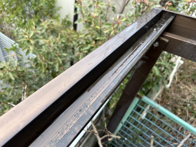 雨樋の徹底清掃で排水機能を回復